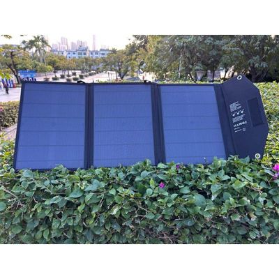 Portabler und leichter Solar-Faltbeutel mit 2 USB-Anschlüssen 2.35 Kgs Faltabmessungen 39.9 X 35.5 X 3.9 Cm