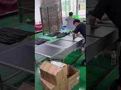 Dual Fold Solar Charger mit wasserdichtem ETFE-Boden und Effizienz von bis zu 23,5%