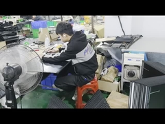 Gefaltete Größe 56,5*60,2*40 mm Tragbare Sonnenenergie-Ladesack mit 2 Platten